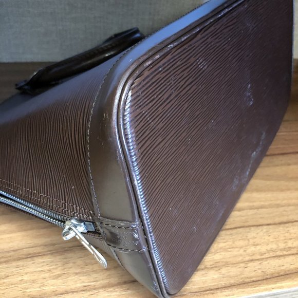 Louis Vuitton Alma PM Epi Leather - Picture 9 of 10